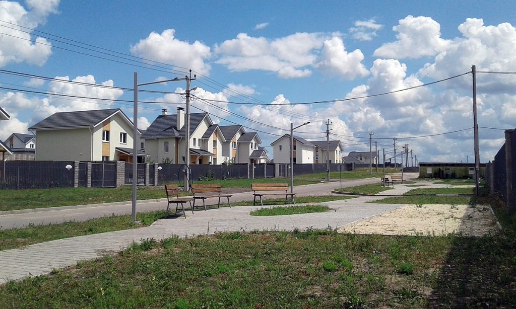 Коттеджный городок Зеленый бульвар в Бедогородке построенные дома